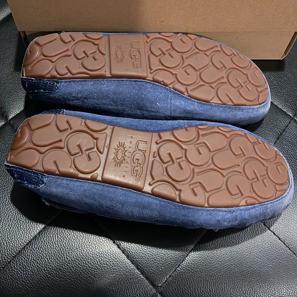 (SOLD) UGG Dakota moccasins - Picture 7 of 8